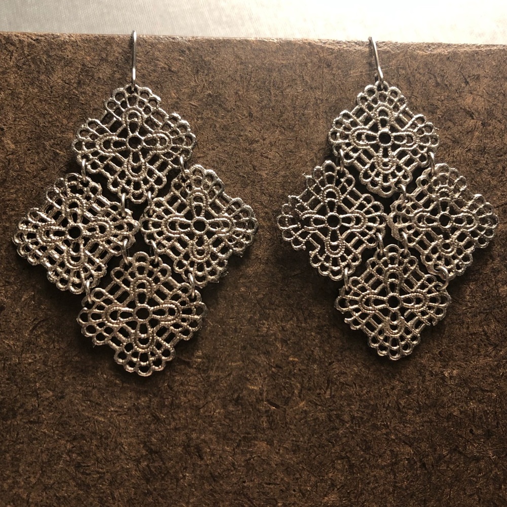 SILVER 🔗 dangle 🔗 earrings!
